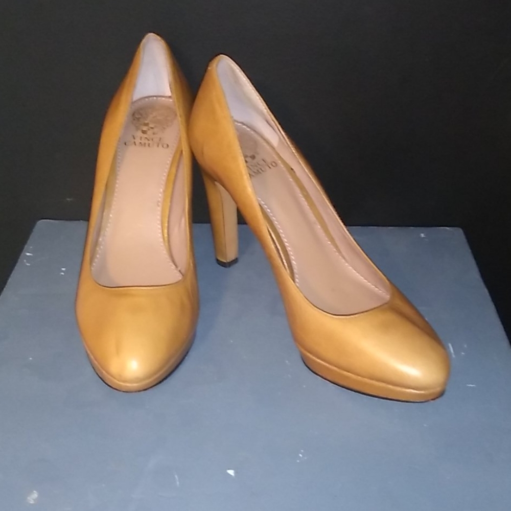 Vince Camuto, Tan heels, size 8